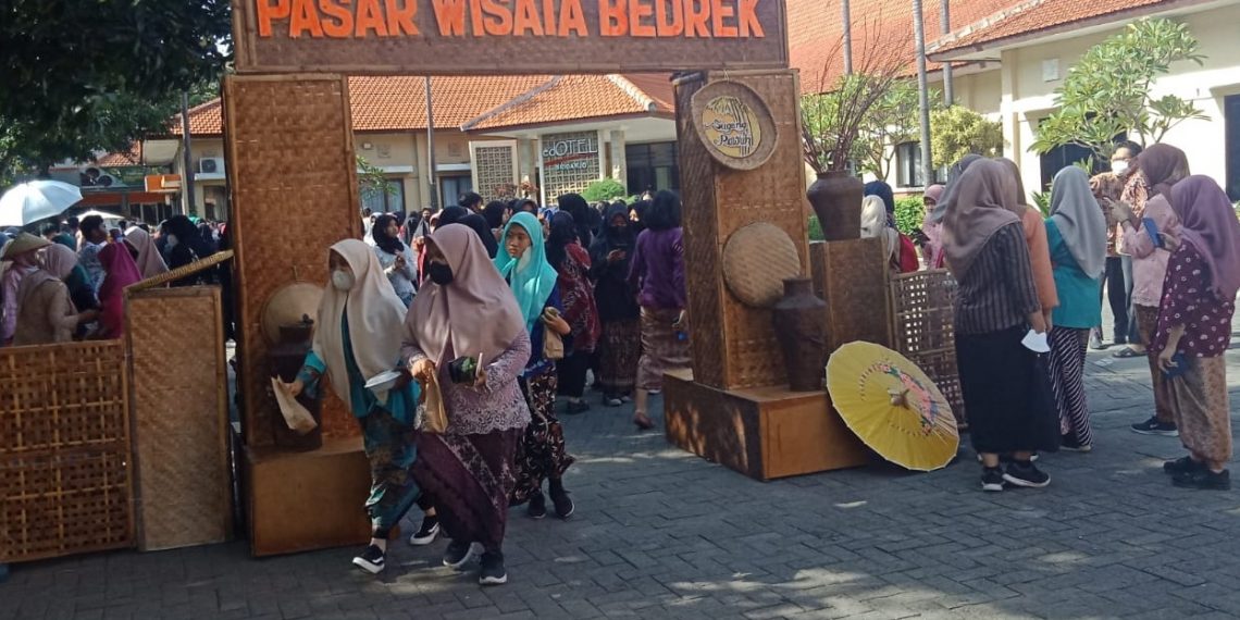Lestarikan Seni Budaya Tradisional SMK Negeri 1 Buduran Gelar Pasar Wisata Bedrek