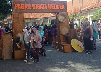 Lestarikan Seni Budaya Tradisional SMK Negeri 1 Buduran Gelar Pasar Wisata Bedrek