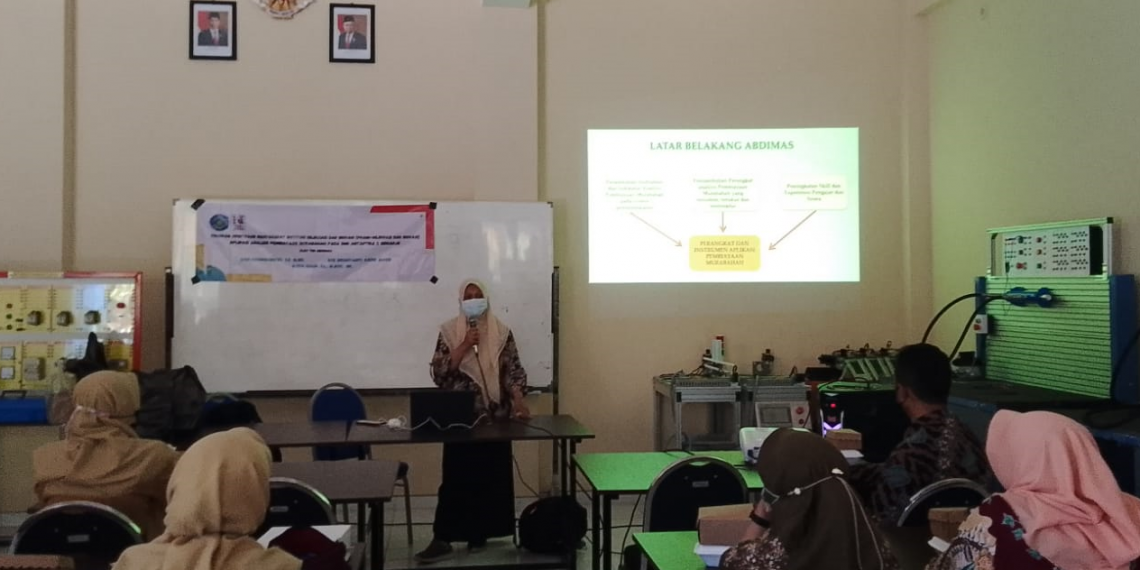 Abdimas Umsida Sosialisasikan Manfaat Aplikasi Pembiayaan Murabahah di SMK Antartika 2 Sidoarjo