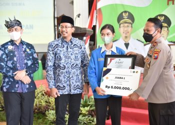Siswa SMK Krian 2 Sidoarjo dan Mahasiswa Unesa Juara LKT Koperasi 2022