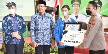 Siswa SMK Krian 2 Sidoarjo dan Mahasiswa Unesa Juara LKT Koperasi 2022