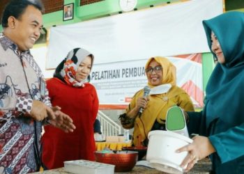 Tingkatkan Keterampilan Membuat Kue, SIG Latih 100 Ibu Rumah Tangga di Gresik