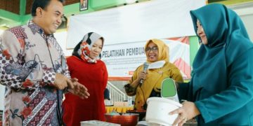 Tingkatkan Keterampilan Membuat Kue, SIG Latih 100 Ibu Rumah Tangga di Gresik