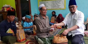 Peringati Asyura, Abah Taufiq Santuni Yatim Piatu dan Sampaikan Pentingnya Hari 10 Muharram