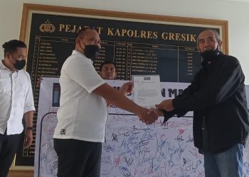 Setelah Galang Tanda Tangan Usut Dugaan Korupsi di Perumda Giri Tirta, Orkemas IDR Serahkan Surat Dukungan ke Polres Gresik