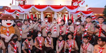 Gubernur Khofifah Lepas Kontingen Pramuka Jatim ke Jamnas XI