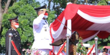 Hari Kemerdekaan ke-77 RI, Bupati Gresik Berikan Penghargaan kepada Insan Berjasa dan Prestasi