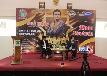 Gamal Albinsaid Isi Peringatan Tahun Baru Islam di SMP Al Falah Deltasari