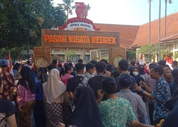 Uri-uri Budaya Jawi Ribuan Siswa SMKN 1 Buduran Serbu Pasar Wisata Bedrek