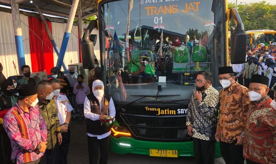 Gubernur Jawa Timur Launching Bus TransJatim di Sidoarjo