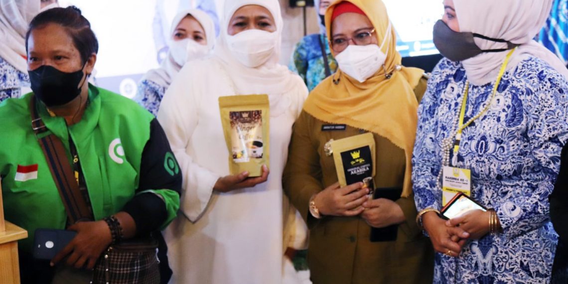 Rakerja IWAPI Jatim, Gubernur Khofifah Prediksi Kondisi UMKM 2030