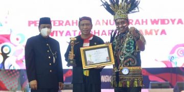 Puncak Dies Natalis Ke-58, Unesa Kembali Raih Rekor MURI