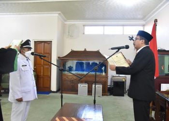 Bupati Sidoarjo Melantik Kades Bogempinggir Yang Tertunda