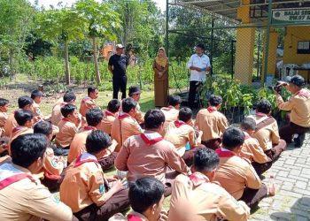 Pramuka SMP IT Insan Kamil Sidoarjo Gerakkan Tanam 500 Pohon Untuk Warga
