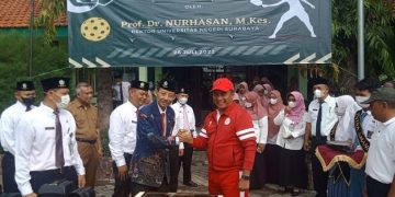 Rektor Unesa Resmikan Lapangan Olah Raga Pickle Ball SMA Negeri 1 Wonoayu