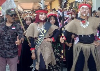 Peringati HUT RI ke 77 SMK YPM 8 Sidoarjo Gelar Karnaval Fashion Show 34 Provinsi