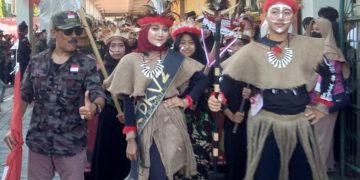 Peringati HUT RI ke 77 SMK YPM 8 Sidoarjo Gelar Karnaval Fashion Show 34 Provinsi