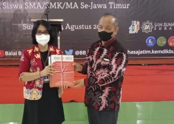 Wakil Rektor UINSA Buka Festival Musikalisasi Puisi 2022 Juga Fasilitasi Juara Masuk Tanpa Tes