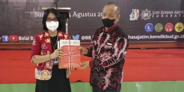 Wakil Rektor UINSA Buka Festival Musikalisasi Puisi 2022 Juga Fasilitasi Juara Masuk Tanpa Tes