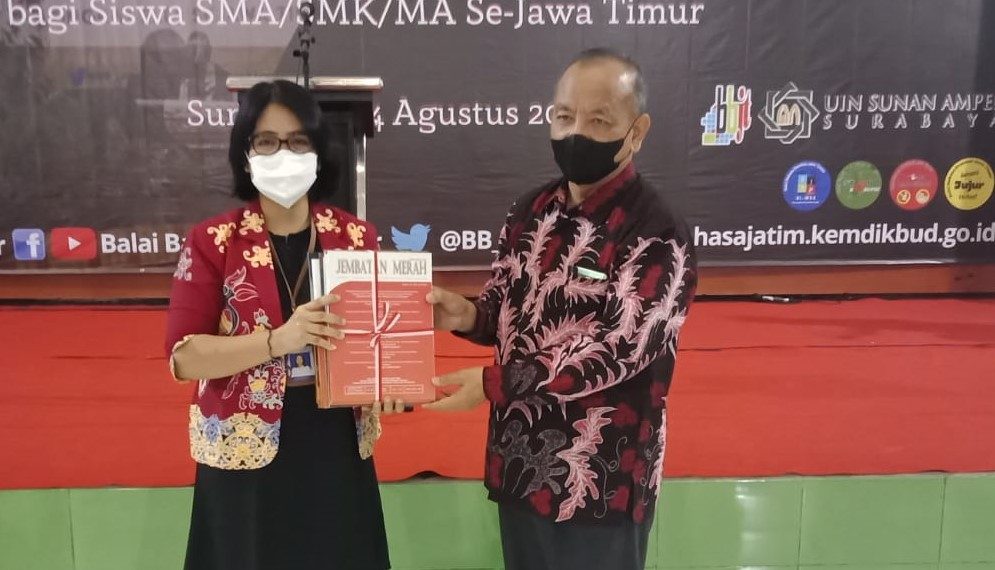 Wakil Rektor UINSA Buka Festival Musikalisasi Puisi 2022 Juga Fasilitasi Juara Masuk Tanpa Tes
