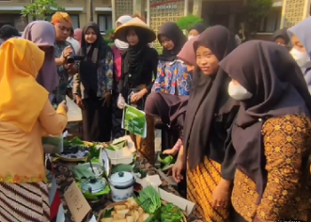 Disporapar Sidoarjo Beri Apresiasi Gelar Pasar Wisata Bedrek SMKN 1 Buduran