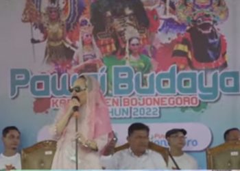Bupati Mu’awanah Berangkatkan Karnaval Budaya Bojonegoro