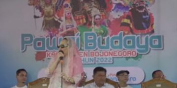 Bupati Mu’awanah Berangkatkan Karnaval Budaya Bojonegoro