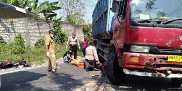 Tak Kuat Nanjak, Truk Mundur Tabrak Motor, 3 Tewas