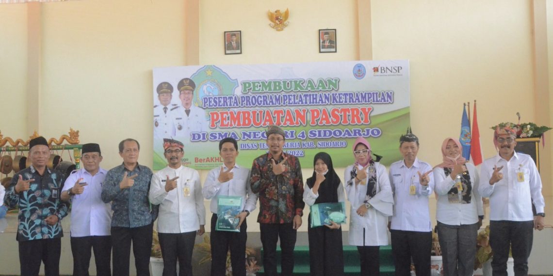 Bupati Muhdlor Buka Pelatihan Pembuatan Pastry di SMAN 4 Sidoarjo
