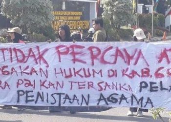 Gelar Aksi Mosi Tak Percaya, HMI Gresik Geruduk Kejari, Pertanyakan Penanganan Pria Nikahi Kambing