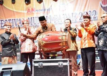 Bupati Sidoarjo Beri Apresiasi Festival Seni Munali Fatah