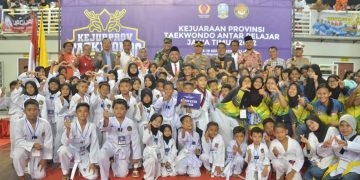 Bupati Yani Pompa Semangat 241 Atlet Gresik dalam Kejurprov Taekwondo Antar-Pelajar 2022