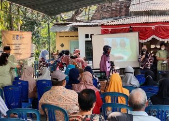 FK UWKS Berikan Penyuluhan Osteoarthritis kepada Lansia Dukuh Kupang