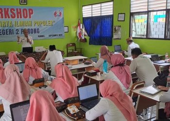 Kepala SMP Negeri 2 Porong Ajak Semua Guru Gemar Menulis