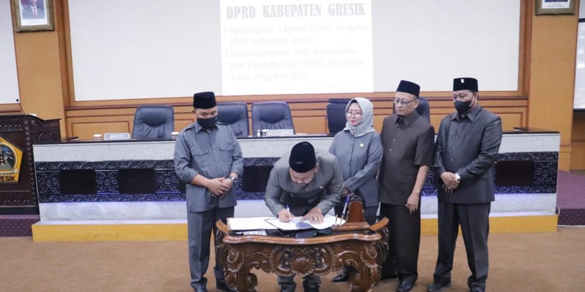 Pendapatan Gresik Naik Rp 233 Miliar, Bupati Jadikan  Stimulus Perbaikan Ekonomi Masyarakat
