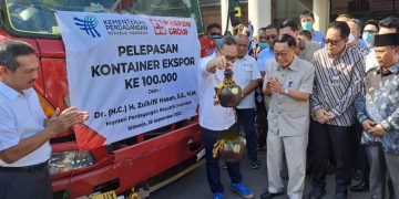 Menteri Perdagangan Zulkifli Hasan Melepas Ekspor Aluminium Senilai US$ 985.600