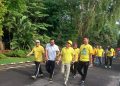 Makin Mesra, Gus Muhdlor dan Adam Rusydi di Momen Jalan Sehat HUT ke-58 Partai Golkar