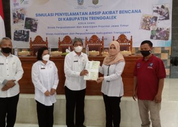 Dispusip Jatim Selamatkan Arsip Akibat Bencana di Trenggalek