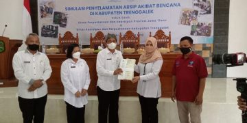 Dispusip Jatim Selamatkan Arsip Akibat Bencana di Trenggalek