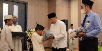 Bersama Anak Yatim, ASTON Inn Gresik dan Gressmall Peringati Maulid Nabi Muhammad