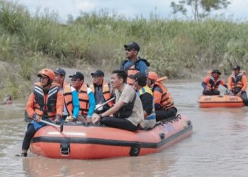 Susuri Kali Lamong, Bupati Gresik Pastikan Normalisasi untuk Atasi Banjir Tahunan