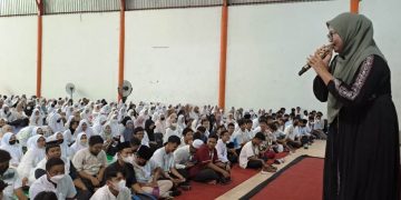 Dwi Ardelina Siswi SMK Sepuluh Nopember Isi Ceramah Peringatan Maulud Nabi Muhammad SAW
