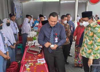 Bupati Muhdlor Beri Apresiasi SMK Krian 2 Siswanya Diterima Kerja Sebelum Dinyatakan Lulus