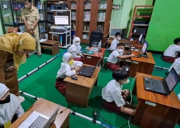 Dikbud Sidoarjo Pantau Pelaksanaan ANKB di SDN Kenongo 1 dan SD Muhammadiyah 2 Tulangan