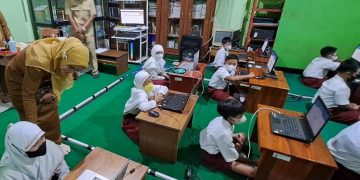 Dikbud Sidoarjo Pantau Pelaksanaan ANKB di SDN Kenongo 1 dan SD Muhammadiyah 2 Tulangan