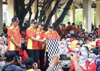 Ribuan Guru dan Siswa Ikuti Jalan Sehat Peringati HUT PGRI ke 77