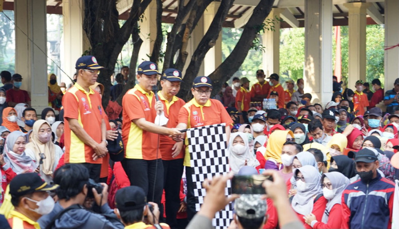 Ribuan Guru dan Siswa Ikuti Jalan Sehat Peringati HUT PGRI ke 77