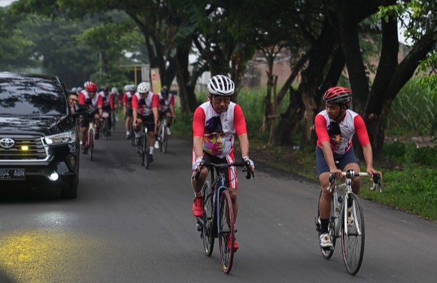Gowes Bareng Seskab Pramono dan Sekjen PDIP Hasto, Wawali Armuji Terkesan Ini