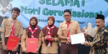 Singkirkan Ratusan Tim 32 Negara, Siswa MAN 1 Gresik Raih Prestasi Internasional Karya Ilmiah Remaja