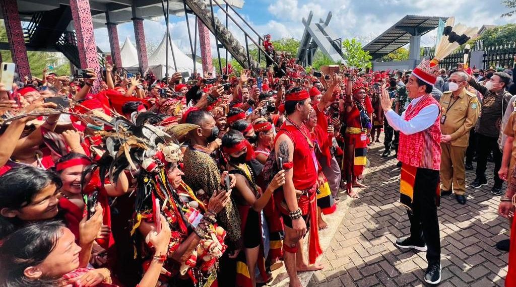 Panglima Jilah Pastikan Pasukan Merah Suku Dayak Kawal Jokowi Satu Komando